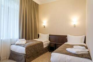 Отель Royal Plus Hotel Алматы Стандартный двухместный номер с 2 отдельными кроватями-3